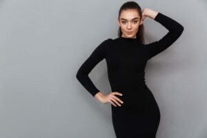 با لباس مشکی چه لاک، رژ و شالی انتخاب کنیم؟ - براکو